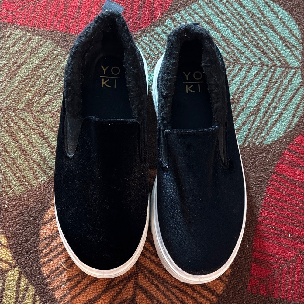 Gently Used YOKI Black Slip-On Shoes/Slippers - Size 9